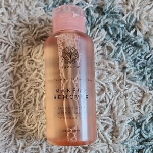 NWT Lacuna Makeup Remover